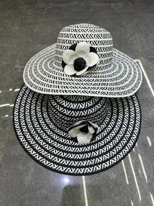 Chanel top hat dx133